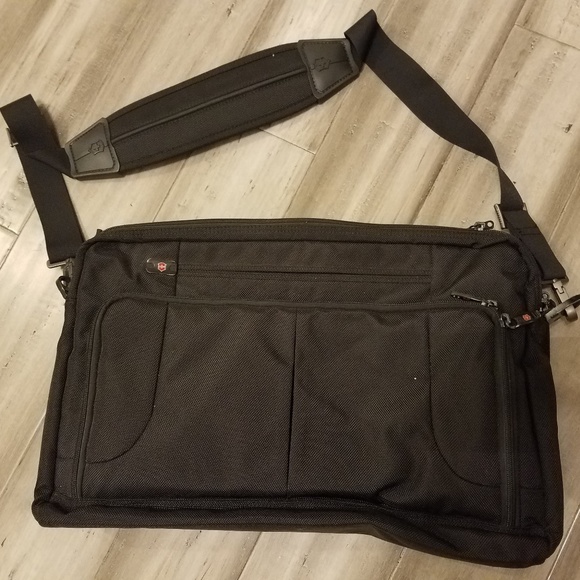 victorinox laptop messenger bag